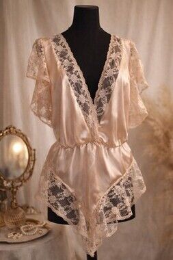 VINTAGE 80s Frederick’s Of Hollywood, Rare Light Pink Cream XL